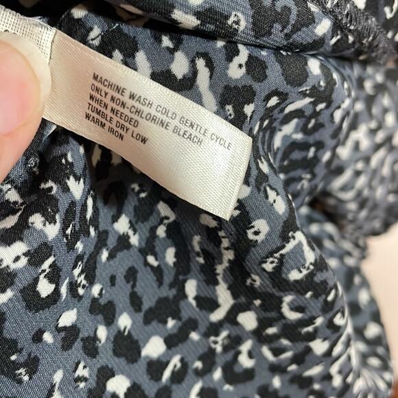 🤩3 for $30 Bundle Deal🤩
GAP printed silky shift dress - Picture 8 of 9